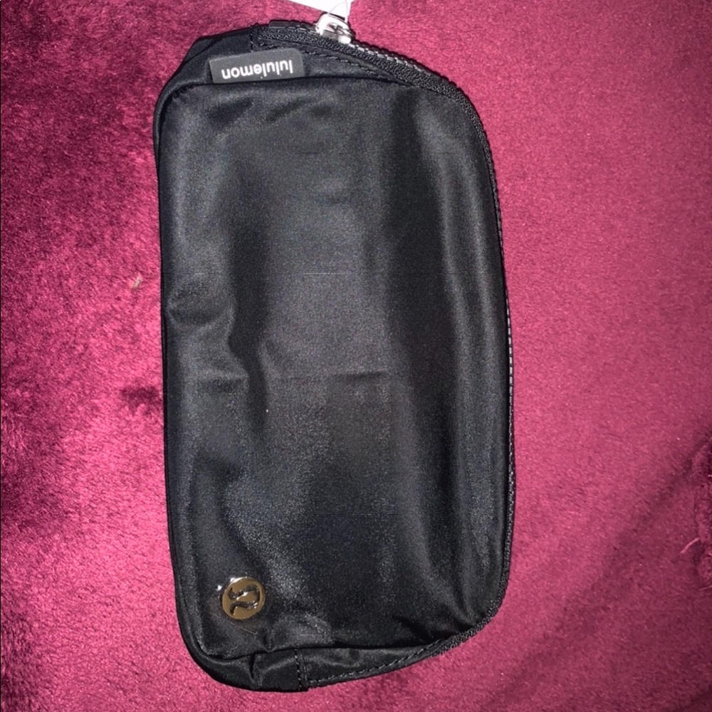 Lululemon Everywhere Belt Bag